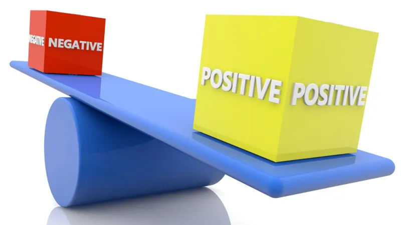 Apakah Nama Ideal Harus 100% Positif? Perspektif AlgoritName terhadap Perhitungan Pythagoras